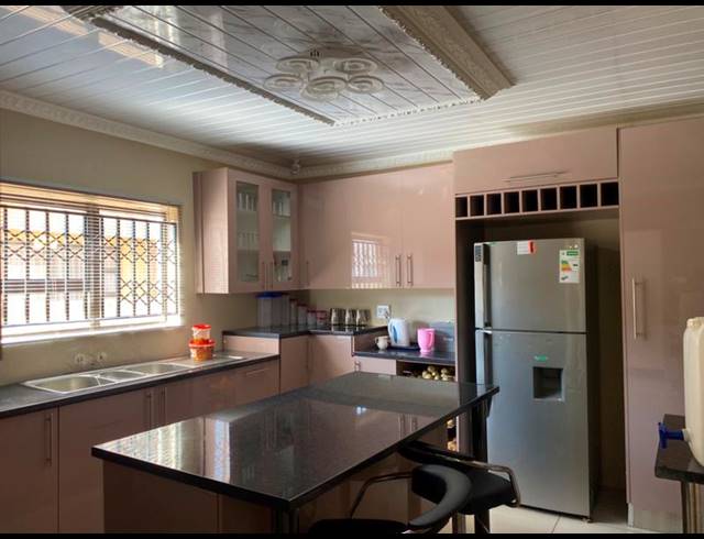 4 BEDROOM HOUSE FOR SALE IN CHROOM PARK